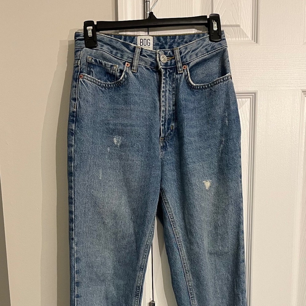 NWOT BDG MOM HIGH RISE JEANS SZ 24